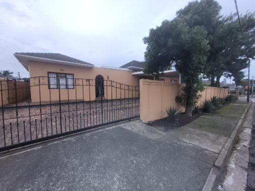 Zenith House Boston Self Catering Accomodation Kaapstad Buitenkant foto
